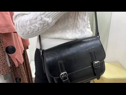 ❤️ Offentlig onani af ung kælling FeralBerry med en dildo i prøverummet Super sex at da.hentaiser.ru